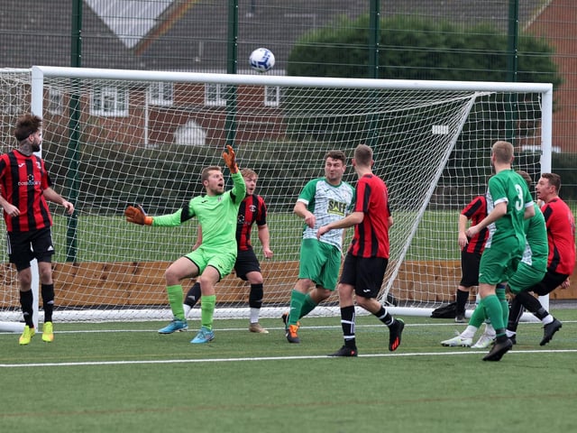 Mob Albion (green/white) v Hamble United. Picture by Sam Stephenson
