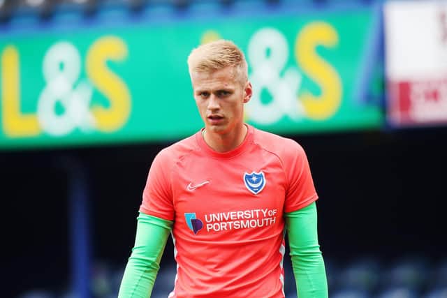 Alex Bass has joined Southend on a seven-day emergency loan.