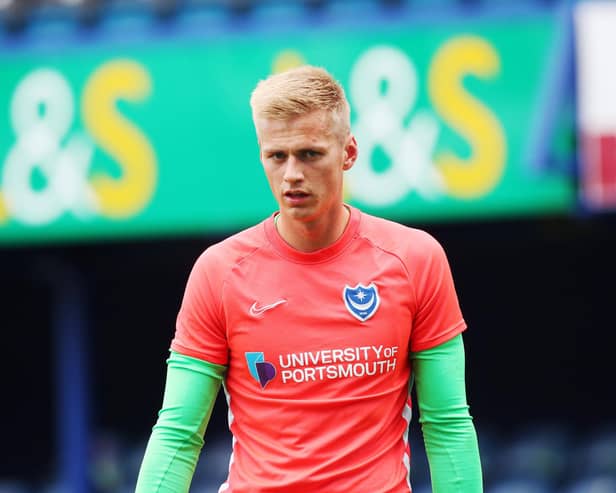 Alex Bass has joined Southend on a seven-day emergency loan.