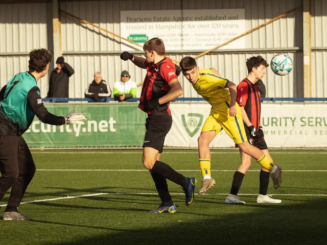 Action from the U16 GEC Marconi Invitation Cup final between Horndean Hawks Condors (red/black) and Pickwick Youth Panthers (yellow). Picture: Keith Woodland (260221-495)