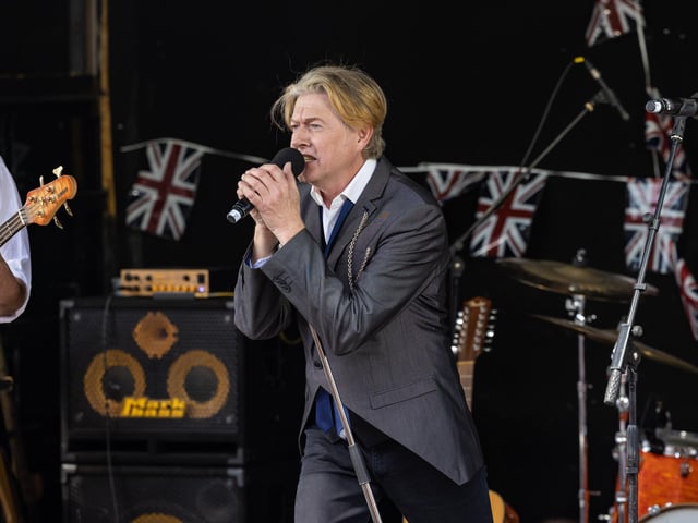 The Pop Up Bowie tribute at Port Solent. 
Picture: Mike Cooter (290723)