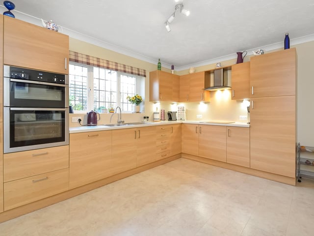 8 Spinnaker View, Bedhampton, Hampshire
Guide Price ~ £875,000