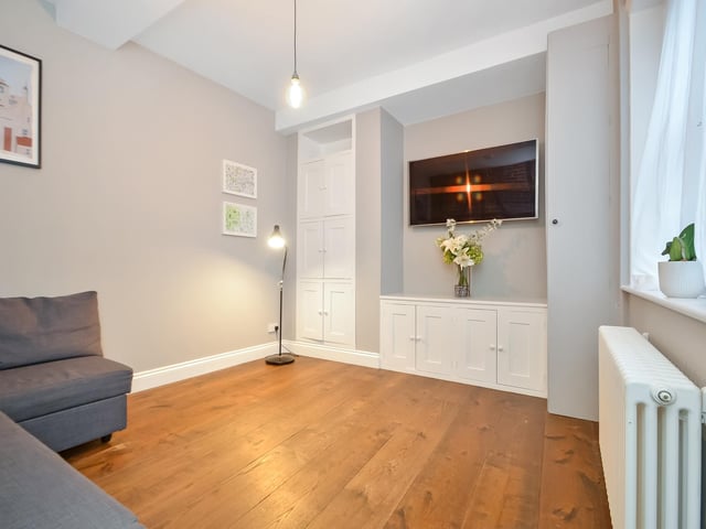 55 Broad Street, Old Portsmouth, Hampshire
Guide Price ~ £825,000 ~ Freehold