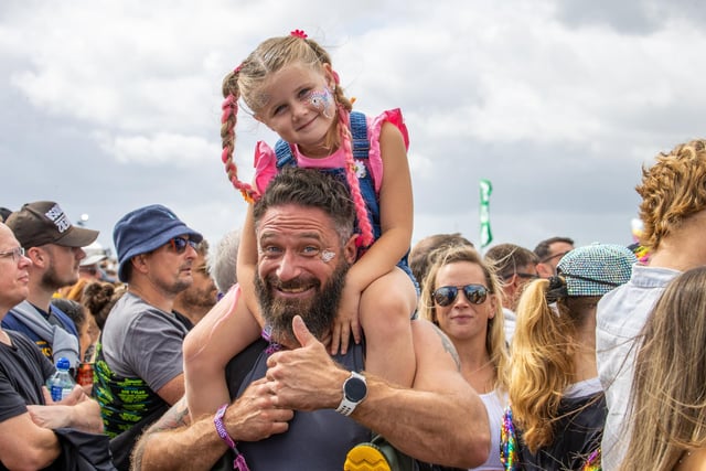 Delighted crowdsPhotos by Alex Shute