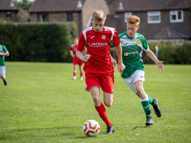 Horndean (red) v Moneyfields. Picture by Alex Shute