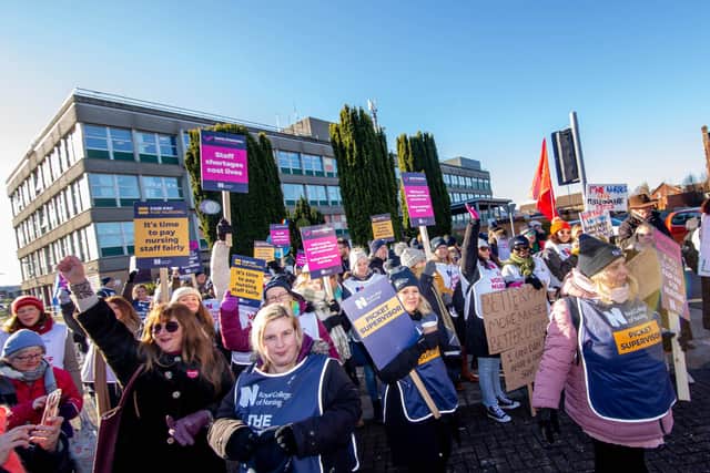 Nurses striking outside St Mary's Hospital on 18th January 2023. Picture: Habibur Rahman