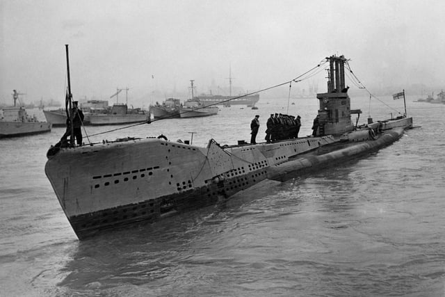 The Royal Navy Amphion-class submarine HMS Aeneas (P427)  with Canadian sailors aboard for training departing HMS Dolphin submarine base near Gosport 14 January 1955 off the coast near Gosport, United Kingdom.  (Photo by Fox Photos/Hulton Archive/Getty Images)