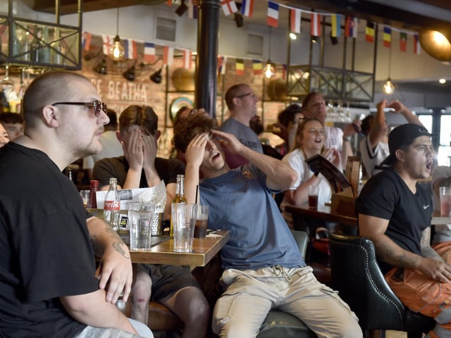 England fans at O'Neils in Albert Road, Southsea, watching the England v Denmark match in the Euro's.
Picture: Sarah Standing (200624-4645)