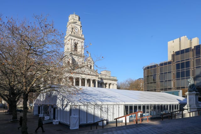 Portsmouth on Ice opens, rink in Guildhall Square, Portsmouth
Picture: Chris Moorhouse (jpns 251123-27)