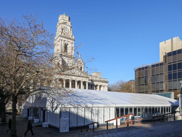 Portsmouth on Ice opens, rink in Guildhall Square, Portsmouth
Picture: Chris Moorhouse (jpns 251123-27)