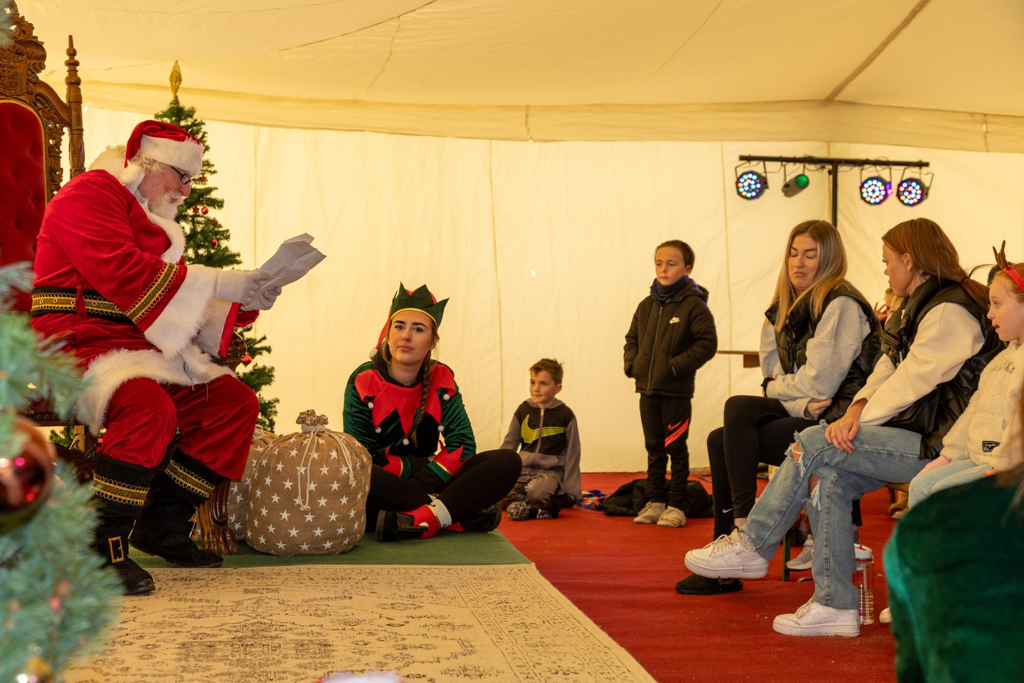 19 wonderful pictures of Emsworth Christmas Festival as Santa greets happy families and children