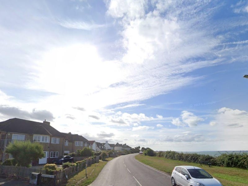 The average price of a property at PO14 3JT Cliff Road, Fareham is £1,379,166.