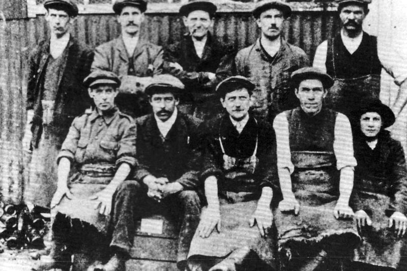 Workers from Gale's Brewery, Horndean, in 1910