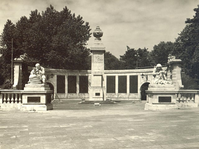 Portsmouth War Memorial, Guildhall Square, Portsmouth in 1953.Picture: Wright & Logan Photographers