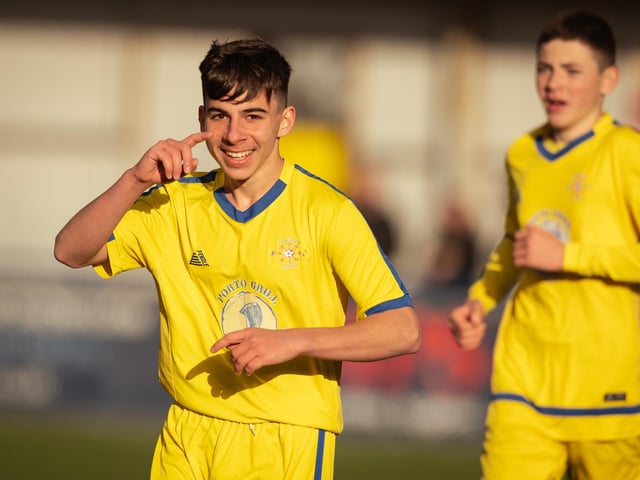 Action from the U16 GEC Marconi Invitation Cup final between Horndean Hawks Condors (red/black) and Pickwick Youth Panthers (yellow). Picture: Keith Woodland (260221-554)