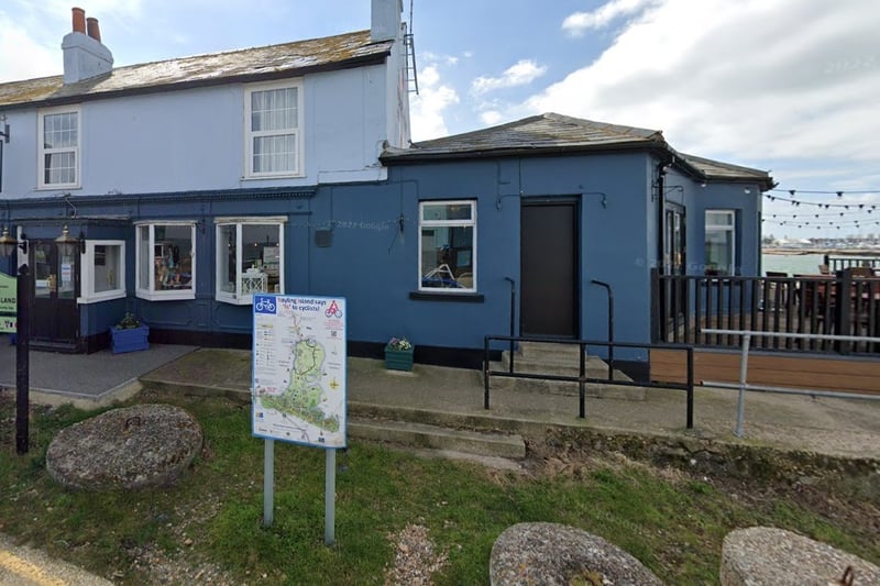 The Ferryboat Inn is situated directly next to the sea and it is a popular spot with locals. There are outside tables for people wanting to make the most of the sunny weather and the menu consists of pub favourites.