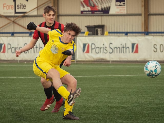Action from the U16 GEC Marconi Invitation Cup final between Horndean Hawks Condors (red/black) and Pickwick Youth Panthers (yellow). Picture: Keith Woodland (260221-964)