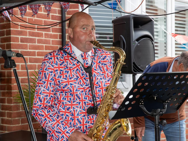 Musical entertainment on Burbidge Road. Photos by Alex Shute