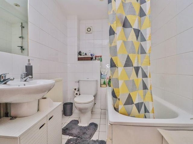 This two bedroom ground floor apartment is located in SeaView Apartments, in South Parade right on the Southsea seafront and next to the promenade
