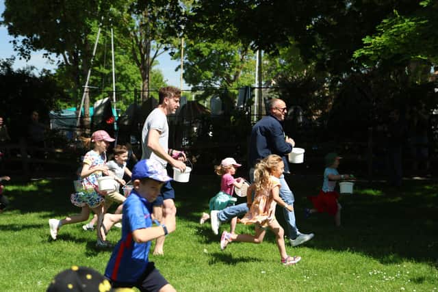 Children and parents alike running at the start line of the Crabbies competition
