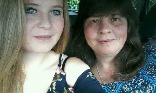 Abbie Shucksmith, 22, is taking on a skydive for mental health charity Mind in memory of her mum Tracy Williams, who took her own life in January 2020