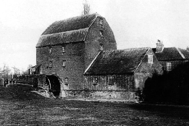 Havant Town Mill as it was in 1933. It was replaced with the building of the Havant bypass.