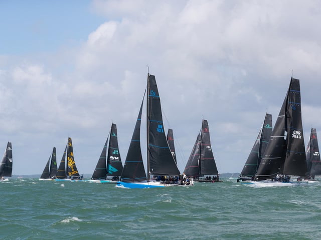 Cape 31 Class -10 seconds to start. Picture by Paul Smith