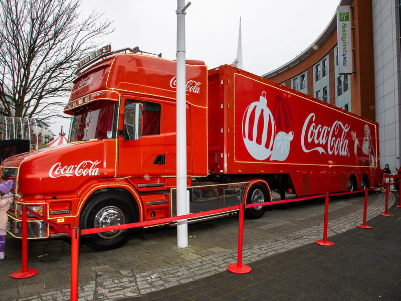 The famous Coca Cola truck arrived in Portsmouth this Saturday, parking up in Gunwharf Quays ready for photo opportunities.