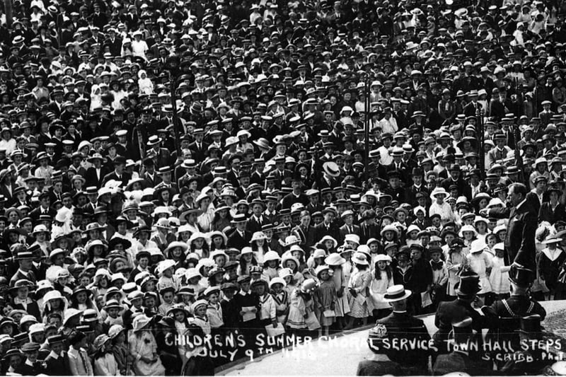The Children's Summer Choral Service at the steps of the then Town Hall later the Guildhall. It is July 9 1916. The many hundreds of boys and girls, some in naval uniform ALL wear a hat of some kind. A wonderful photo of a generation now all gone.