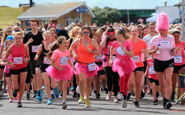 3K and 5K start. Race For Life, Southsea Common. Picture: Chris Moorhouse (jpns 030722-56)
