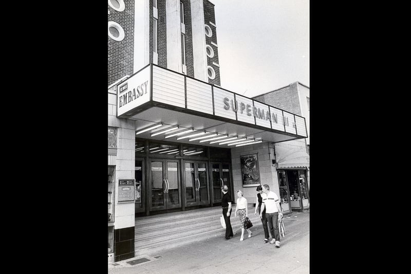 Embassy Cinema in Fareham on West Street 1983. The News 2455-1