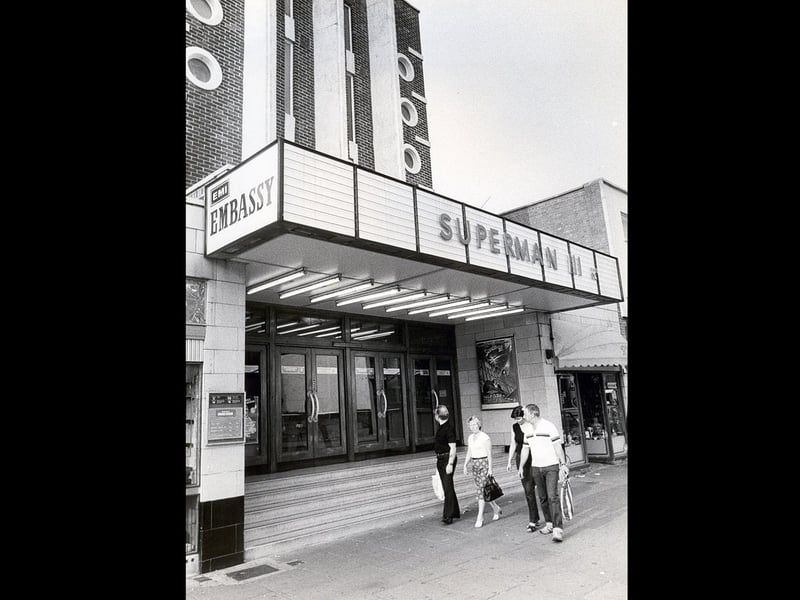 Embassy Cinema in Fareham on West Street 1983. The News 2455-1