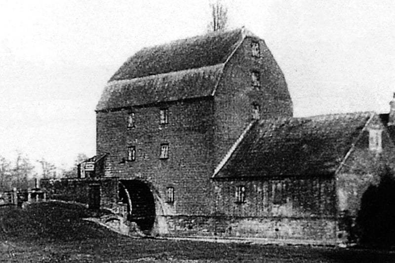 Havant Town Mill as it was in 1933. The Havant bypass is where this building once stood now.