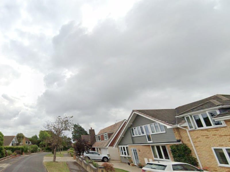 The average price of a property at PO13 9JT Eastcliff Close, Lee-on-the-solent, is £643,333.
