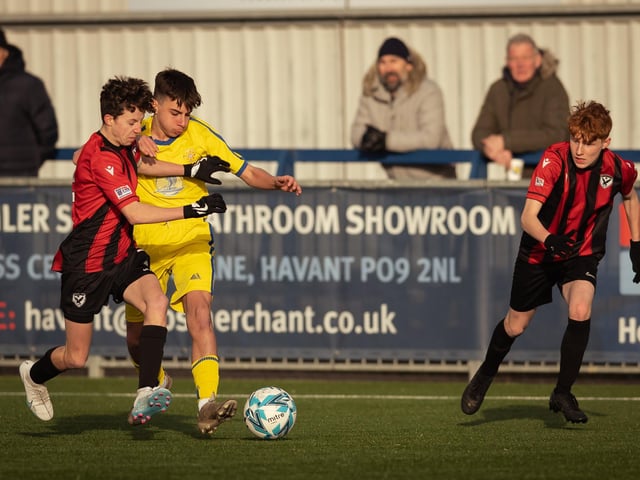 Action from the U16 GEC Marconi Invitation Cup final between Horndean Hawks Condors (red/black) and Pickwick Youth Panthers (yellow). Picture: Keith Woodland (260221-718)