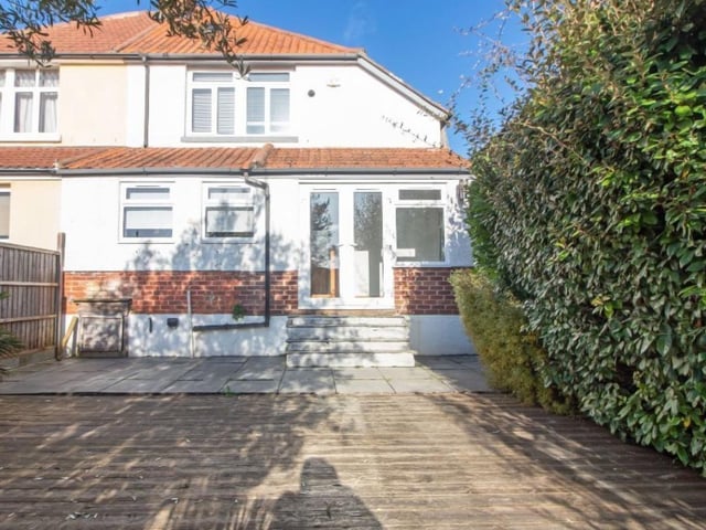 This property is on the market for £385,000 and it is being sold with AJ Eyre & Sons.