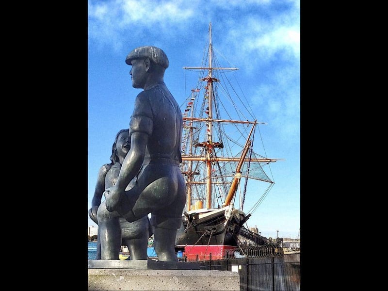 Found close to the entrance of the historic dockyard, the statue commemorates the generations of Portsea children who enjoyed 'mudlarking' here . The youngsters would entertain travellers by retrieving coins which they threw into the mud below the bridge to the harbour station and Gosport Ferry. The money was often used to help the children's families rather than being spent on treats.
