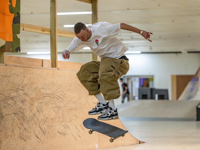 Harrison Woolgar (24) visiting the Pitt Street Skate Park from Brighton. Picture: Mike Cooter (280523)