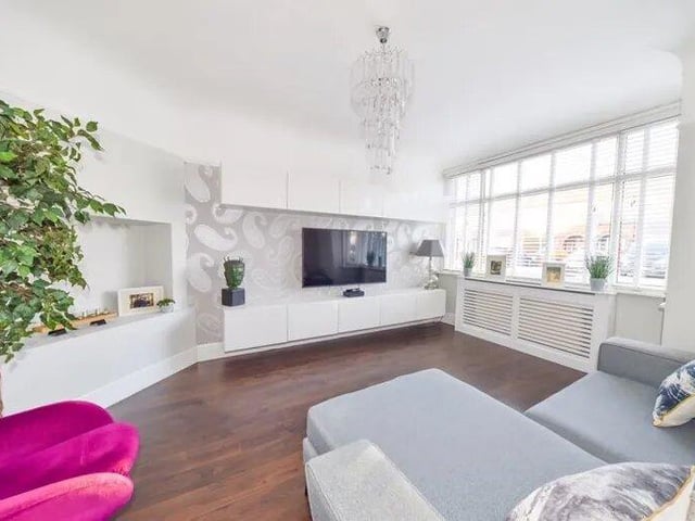This property, which is located in Chatsworth Avenue, Cosham, comes with three bedrooms, one bathroom and two reception rooms.