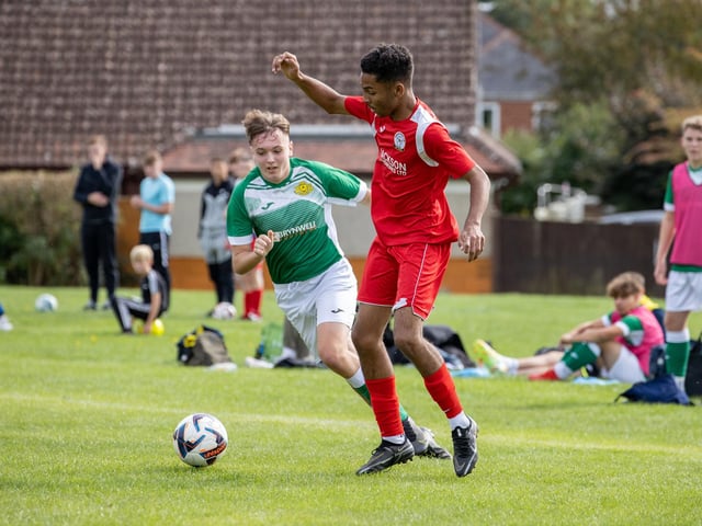 Horndean (red) v Moneyfields. Picture by Alex Shute