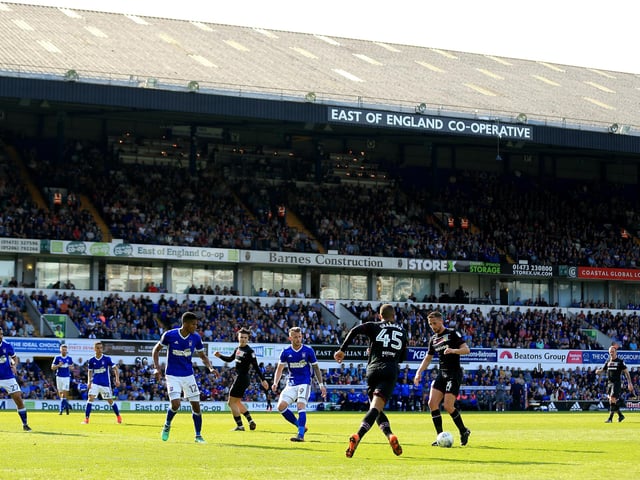 Capacity: 30,311; Average attendance: 21,587
