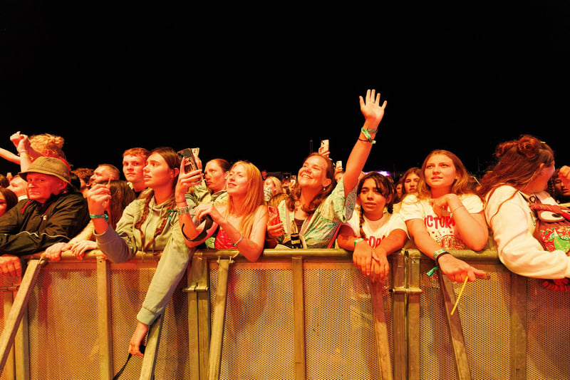 Jess Glynne at Castle Stage Pictured: Crowds watched Jess's performance Picture:Marcin Jedrysiak
