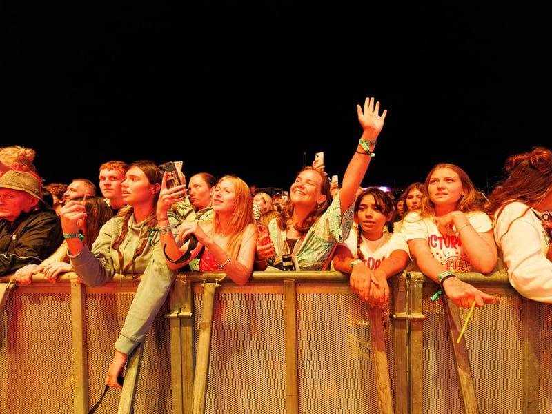 Jess Glynne at Castle Stage Pictured: Crowds watched Jess's performance Picture:Marcin Jedrysiak