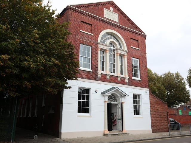 Groundlings Theatre, Portsea is a quirky yet fabulous location to get married and it is seeped in the rich history of the city and the theatre.