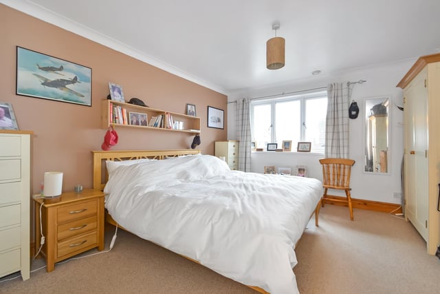 8 Carne Place, Port Solent, Portsmouth, Hampshire
Guide Price ~ £500,000 ~ Freehold