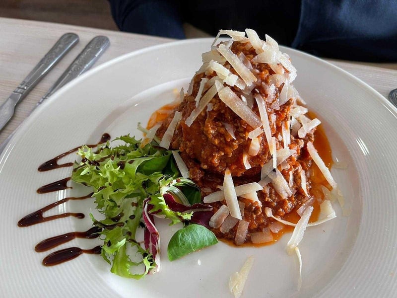 O Sole Mio in Port Solent serves up traditional Italian food. It has a rating of 4 from 584  reviews on TripAdvisor.