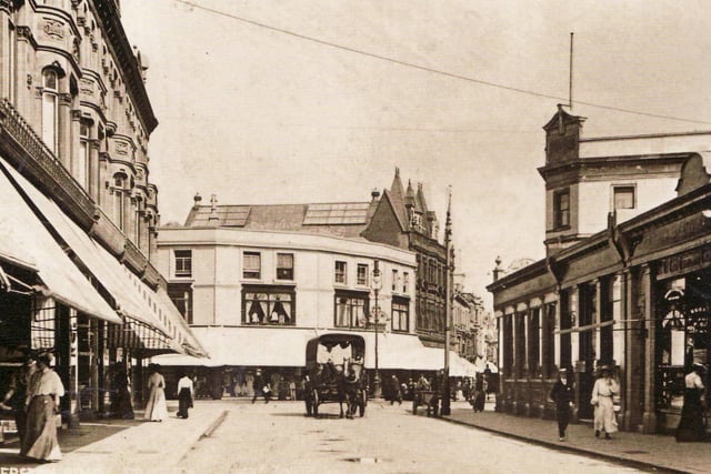 Palmerston Road looking north in the early 1900's.