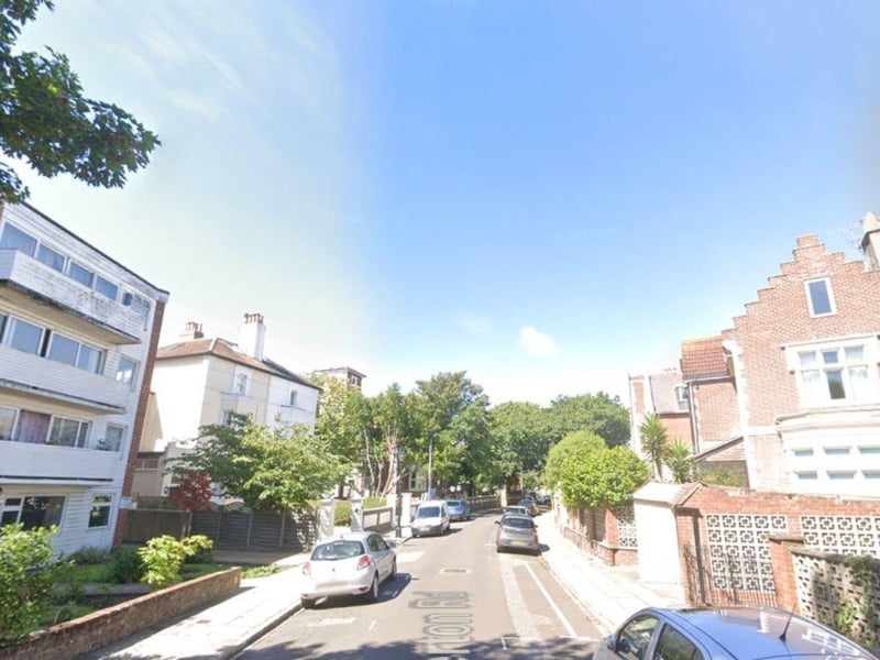 The average property price in Merton Road is £885,000.