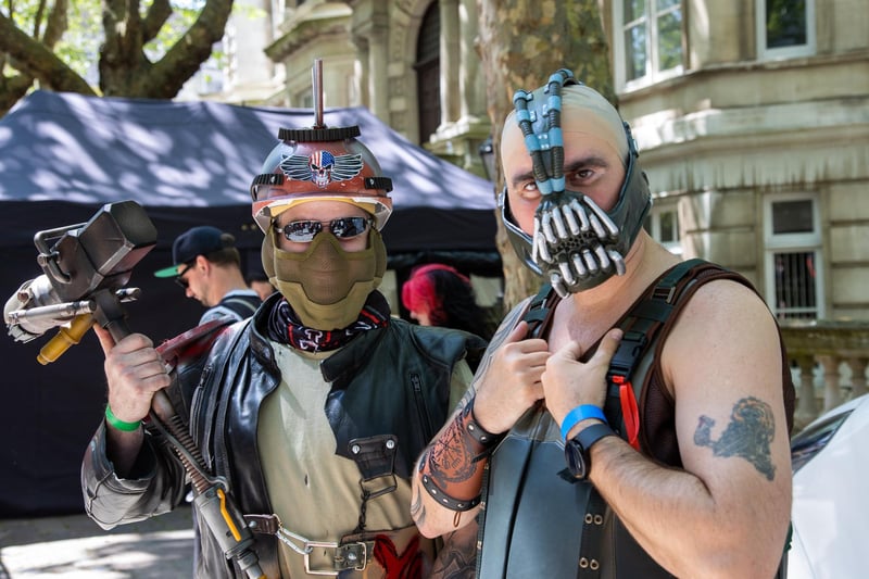 A Fallout Raider posing with Bane