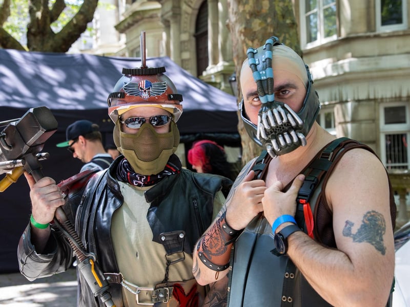 A Fallout Raider posing with Bane